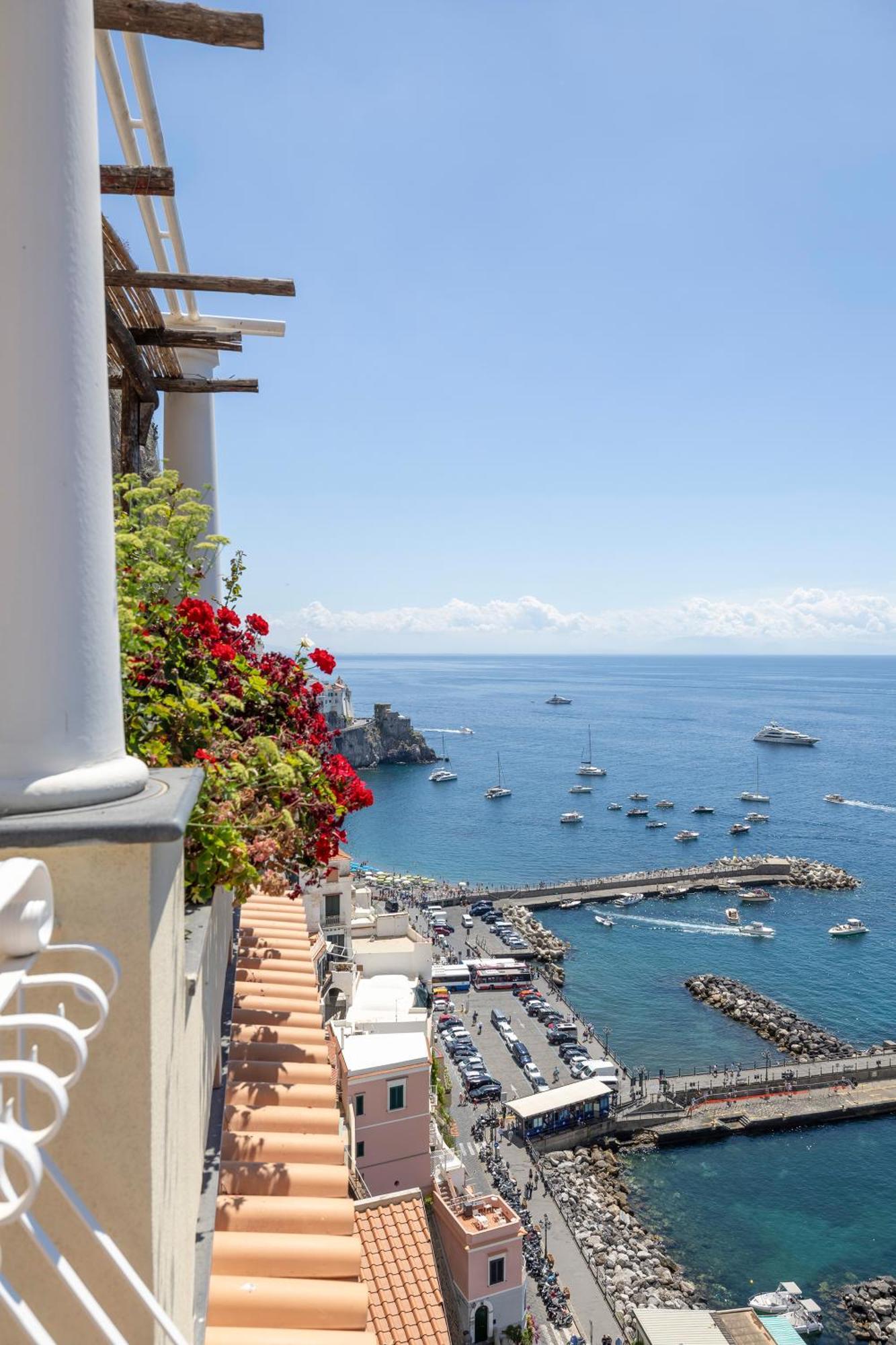 Apartments Amalfi Design Sea View Accessible By 250 Steps Kültér fotó