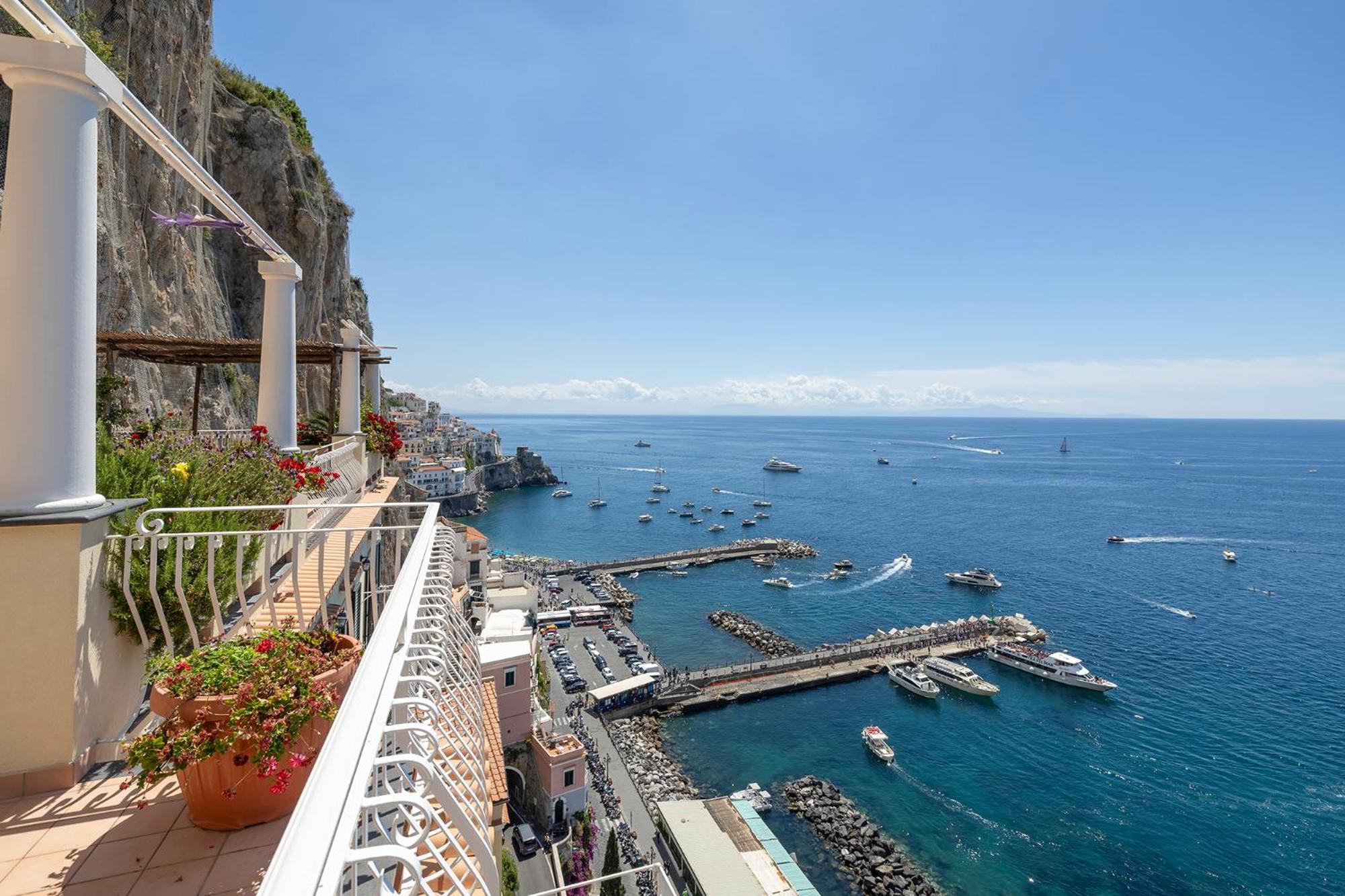 Apartments Amalfi Design Sea View Accessible By 250 Steps Kültér fotó