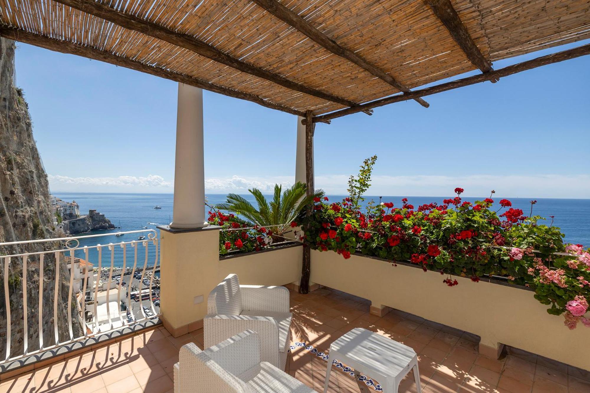 Apartments Amalfi Design Sea View Accessible By 250 Steps Kültér fotó