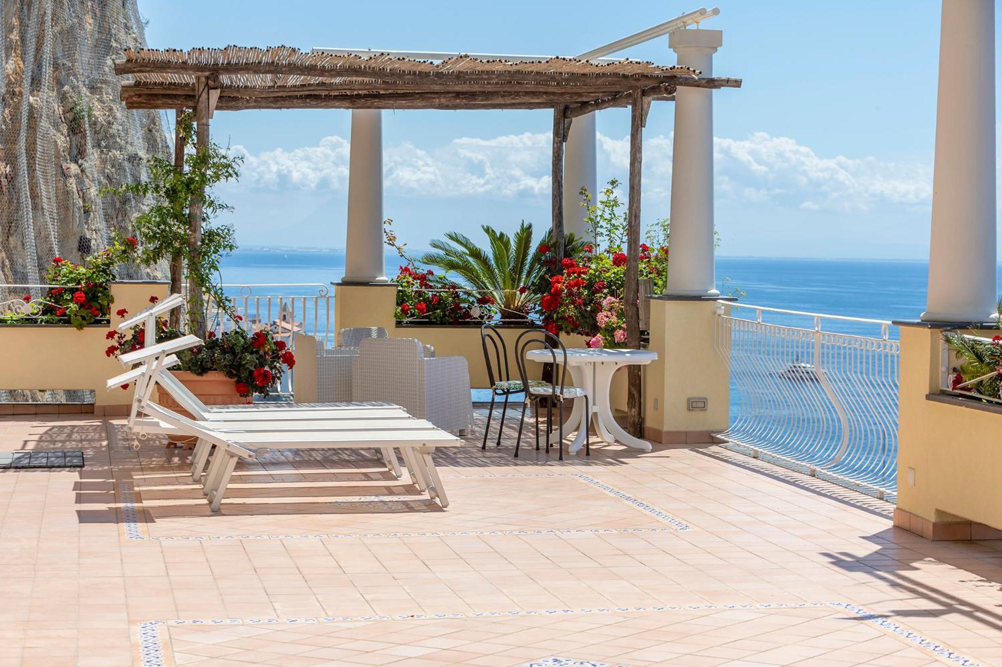 Apartments Amalfi Design Sea View Accessible By 250 Steps Kültér fotó