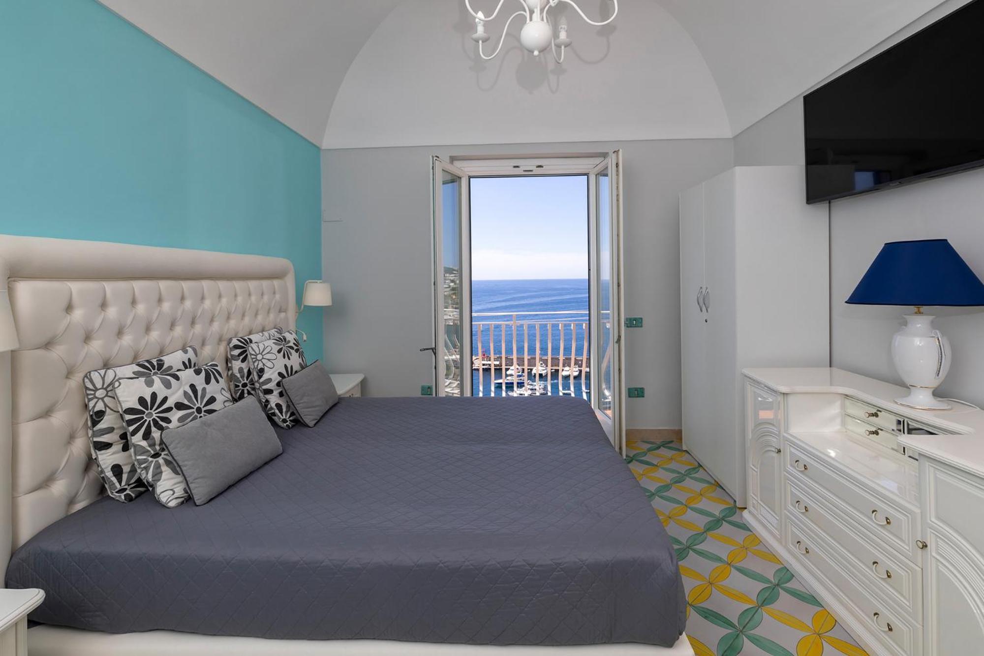 Apartments Amalfi Design Sea View Accessible By 250 Steps Kültér fotó