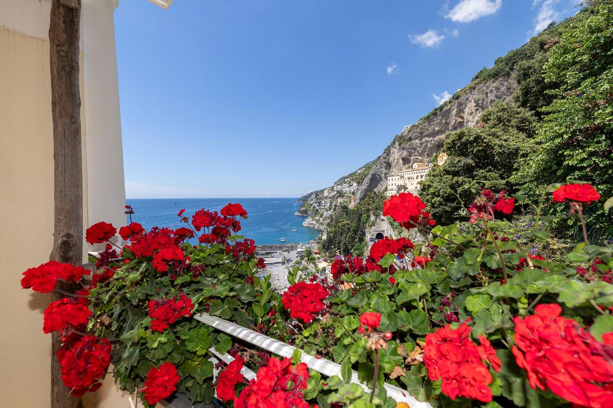 Apartments Amalfi Design Sea View Accessible By 250 Steps Kültér fotó