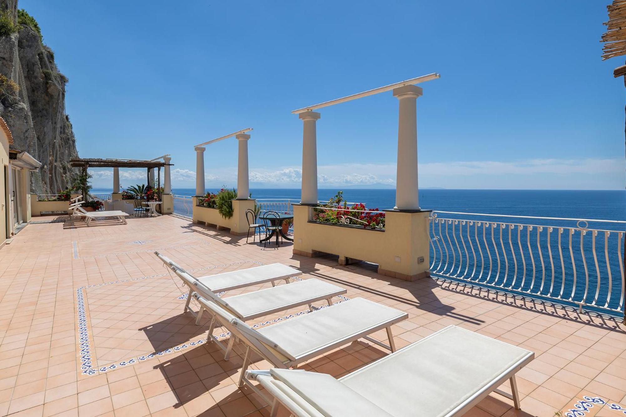 Apartments Amalfi Design Sea View Accessible By 250 Steps Kültér fotó