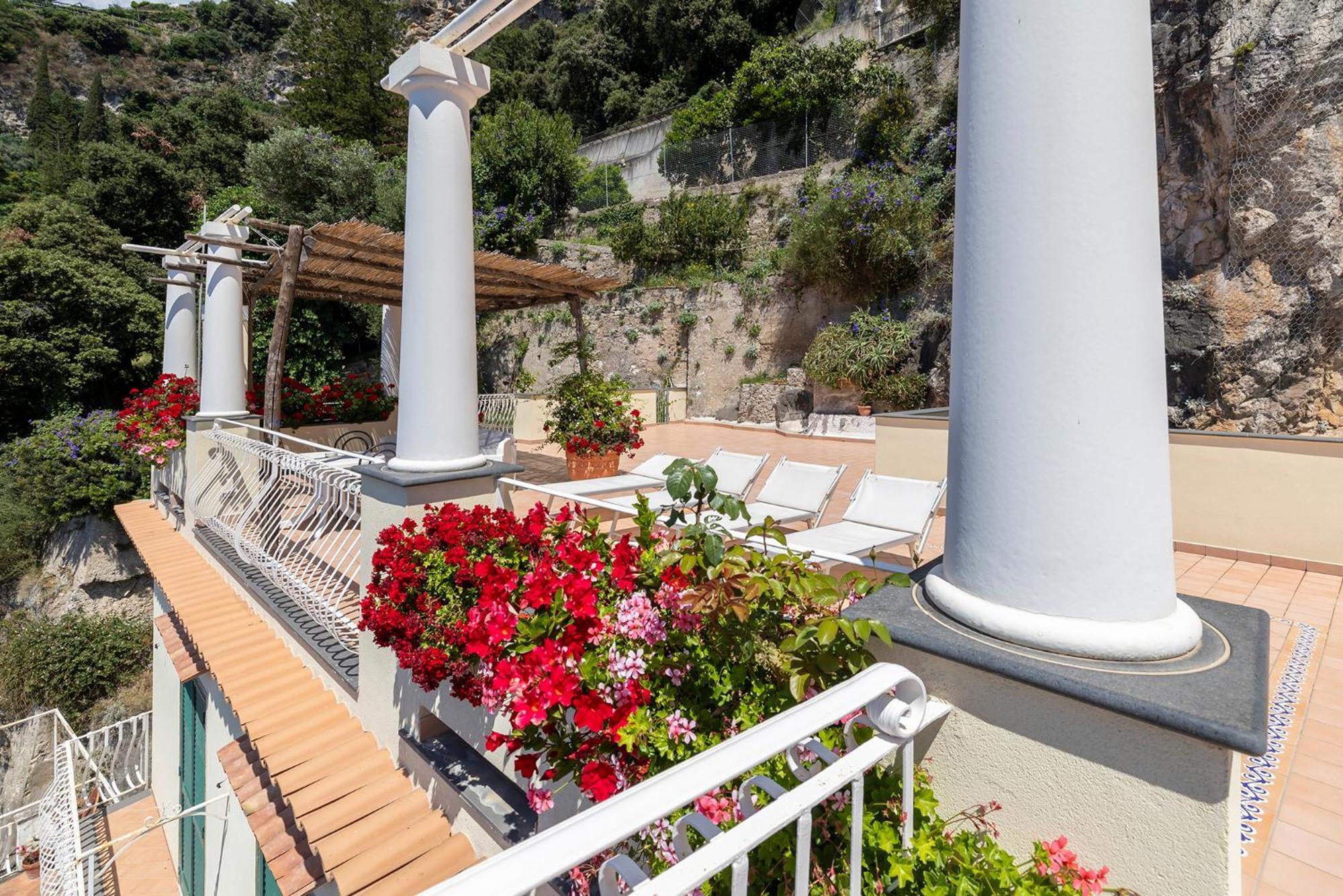 Apartments Amalfi Design Sea View Accessible By 250 Steps Kültér fotó